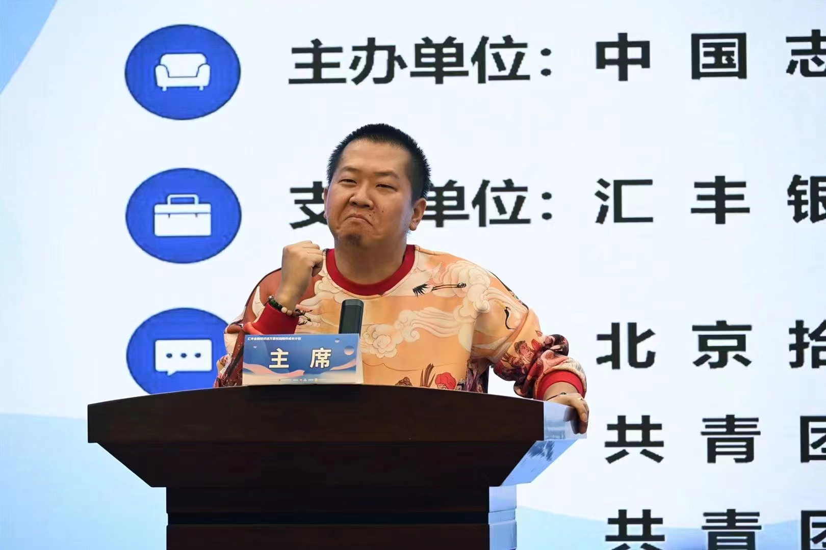 辩论赛中学长学姐必备：如何成为带领团队的高手？